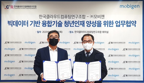 왼쪽부터 김진택 CCCR 사무국장과 김태수 모비젠 대표 