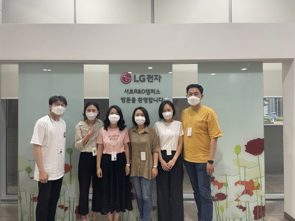 LG전자 오픈소스 태스크. 사진 왼쪽부터 방재권 선임, 김소임 선임, 최혜성 책임, 김경애 리더, 석지영 선임, 박원재 선임 