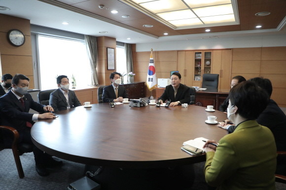 18일 윤석열 다통령 당선인 주재 인수위 티타임 <출처: 대통령직인수위원회 홈페이지> 