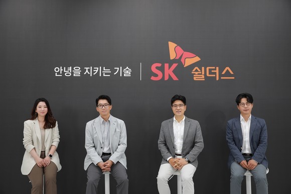 사진 왼쪽부터 이종숙 PR팀장, 김병무 클라우드사업본부장, 박진효 대표, 한은석 CSO 