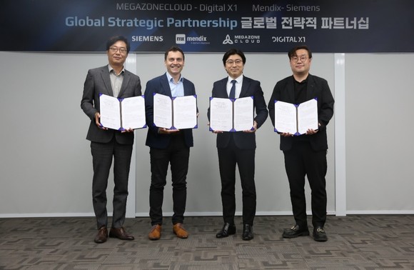 <좌측부터 Siemens(지멘스) 김진혁 부사장, Mendix(멘딕스) Tim Srock(팀 스록) 글로벌 CEO, 메가존클라우드 이주완 대표, Digital X1 (디지털엑스원) 정우진 대표 