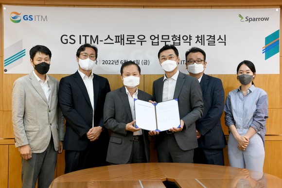 왼쪽 3번째 부터 정보영 GS ITM 공동대표, 장일수 스패로우 대표 