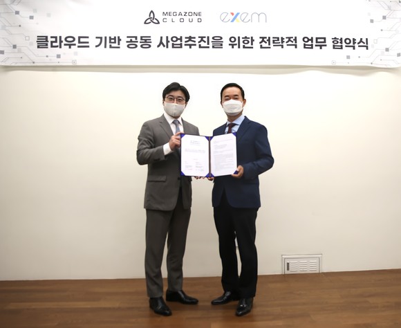 왼쪽부터 메가존클라우드 이주완 대표, 엑셈 조종암 대표 