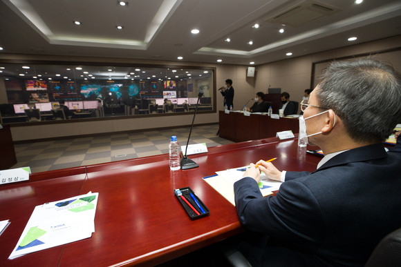 18일 산업계 사이버위협 대응체계 점검 간담회를 진행 중인 이종호 과기정통부 장관 