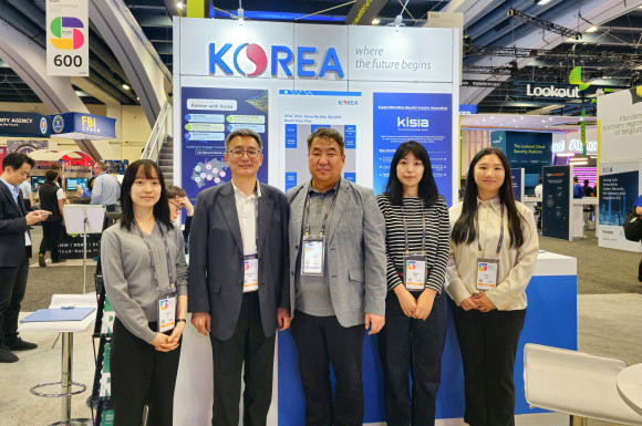 RSAC2023 한국 공동관. 사진 중앙 이동범 KISIA 회장 