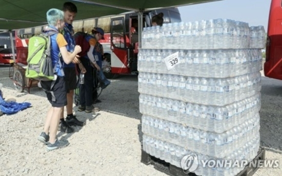 전북 부안군 새만금 잼버리 현장에 도착한 생수