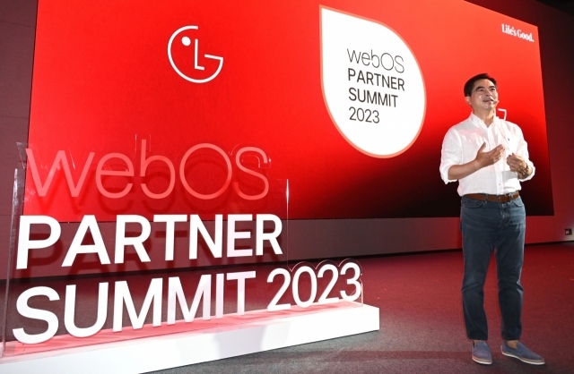 19일 서울 마곡 LG사이언스파크에서 열린 웹OS 파트너 서밋(Partner Summit) 2023에서 LG전자 박형세 HE사업본부장(부사장)이 ‘미디어&엔터테인먼트 플랫폼 기업’으로의 전환을 강조하며 기조연설을 하고 있다.