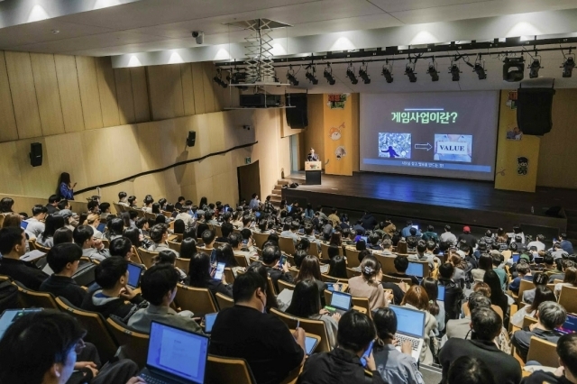 넥슨이 5년 만에 오프라인으로 진행한 채용설명회에 구직자들이 몰렸다. 넥슨은 지난 14일 넥슨 판교 사옥에서 채용설명회 ‘채용의나라’를 성황리에 진행했다. [ⓒ넥슨]