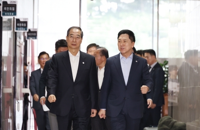 국민의힘 김기현 대표와 한덕수 국무총리 등이 지난 10월22일 국회에서 열린 고위당정협의회에 입장하고 있다. [ⓒ 연합뉴스]