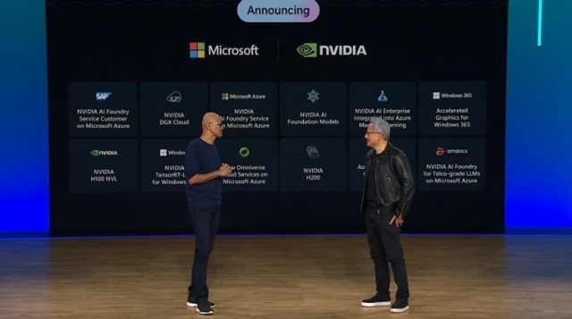 사티아 나델라 마이크로소프트 CEO(왼쪽)와 젠슨 황 엔비디아 CEO가 MS의 연례 최대 행사인 이그나이트에서 발표하고 있다. [MS 온라인 웨비나 캡처]