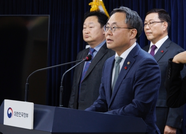 고기동 행정안전부 차관이 지난해 12월28일 오후 서울 종로구 정부서울청사에서 정부 합동 주요 전산 시스템 특별 점검 결과를 발표하고 있다. [Ⓒ 연합뉴스]