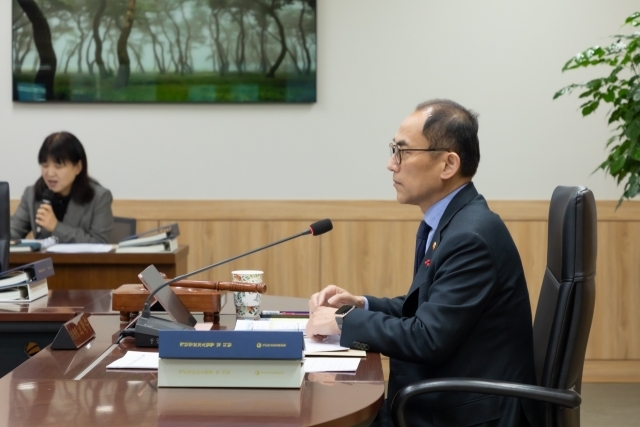 고학수 개인정보보호위원회 위원장이 24일 정부서울청사에서 열린 제2회 전체회의에 참석하고 있다. [ⓒ 개인정보보호위원회]