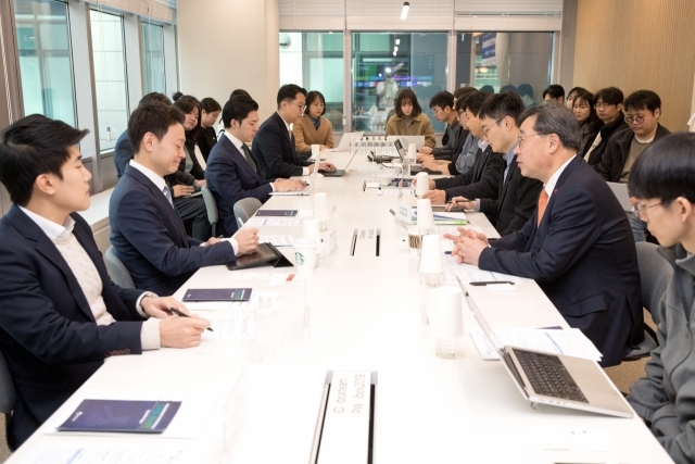 박윤규 과학기술정보통신부 제2차관이 1월31일 서울 강남구 카이트타워 엘박스에서 열린 '인공지능(AI) 일상화 연속 현장간담회(초거대AI 법률)'를 개최해 전문가들의 의견을 청취했다. ⓒ과기정통부