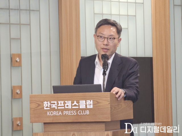 5월8일 서울 중구 한국프레스센터에서 디지털산업정책연구소와 한국경영과학회가 개최한 'AI 기반 경제 시대의 바람직한 인공지능 활용을 위한 정책 방향' 세미나에서 발표 중인 이승민 성균관대학교 교수