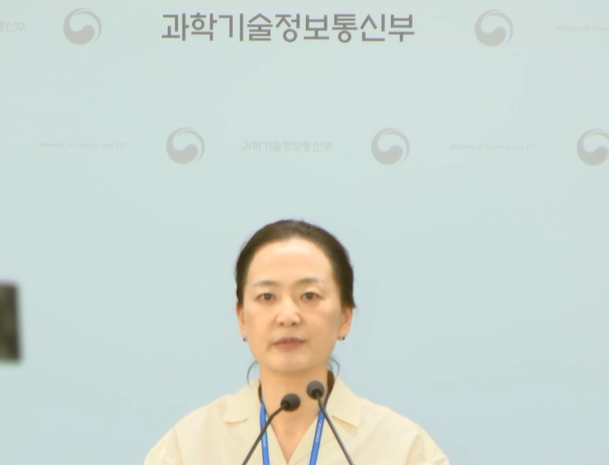 김연진 과학기술정보통신부(이하 과기정통부) 정보보호기획과장이 27일 정부세종청사에서 '알뜰폰 비대면 부정가입 방지대책' 관련 백브리핑을 진행하고 있다. [ⓒ 과학기술정보통신부]