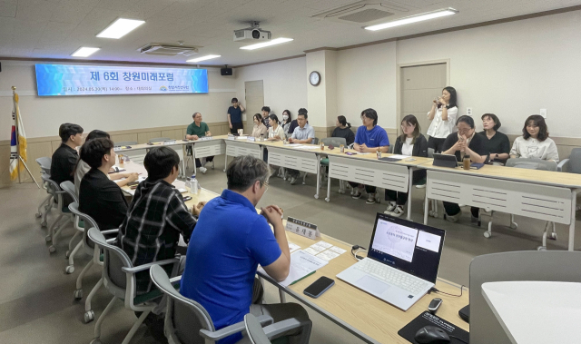 SK텔레콤이 통계청, 창원시와 함께 어르신 세대의 정보불균형 및 고립 현상을 데이터로 분석해 지난달 30일 창원미래포럼에서 공개했다. [ⓒSK텔레콤]