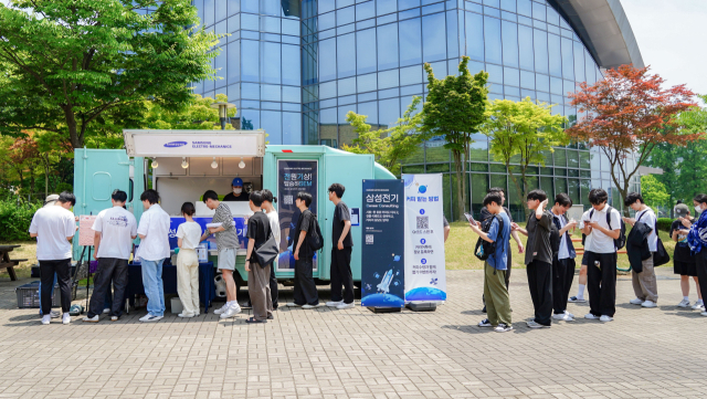 삼성전기가 성균관대학교에서 커피트럭 채용행사를 진행하고 있는 모습 [ⓒ삼성전기]