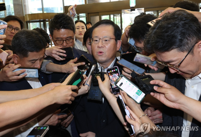 조병규 우리은행장이 19일 오전 서울 중구 은행회관에서 열린 이복현 금감원장과 은행장들과의 간담회에 참석하기 전 발언하고 있다. ⓒ연합뉴스