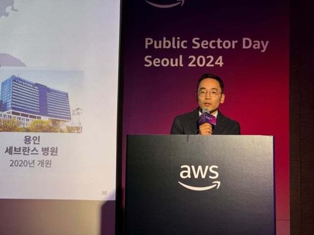 유승찬 연세의료원 교수가 4일 서울 강남구 코엑스에서 아마존웹서비스(AWS)가 개최한 ‘AWS 퍼블릭 섹터 데이 서울 2024’에서 세션 발표를 하고 있다. [Ⓒ 디지털데일리]