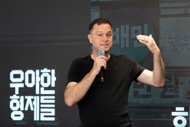 우아한형제들 피터얀 반데피트 대표가 10일 우아한형제들 본사에서 열린 전사발표에서 사내 구성원을 대상으로 개편안을 발표하고 있다. [ⓒ우아한형제들]