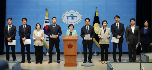 국회 과방위 소속 더불어민주당·조국혁신당 의원들은 28일 국회 소통관 기자회견에서 