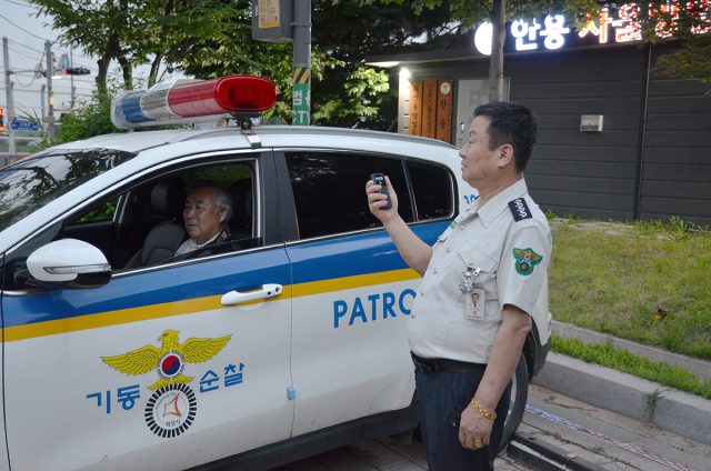 국내 무전통신 사업자인 아이디스파워텔은 화성동탄자율방범연합대에 LTE 무전기 ‘라져 Lite2’ 55대를 공급했다고 6일 밝혔다. [ⓒ아이디스파워텔]