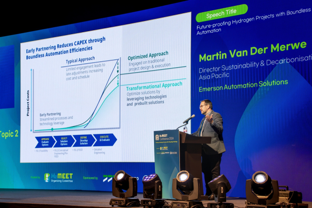 지난 27일 H2 MEET 2024 리더스 서밋에서 마틴 반 데르 메르웨(Martin Van Der Merwe) 에머슨 S&D 아시아 태평양 총괄 디렉터가 발표하고 있다. [ⓒ한국에머슨]
