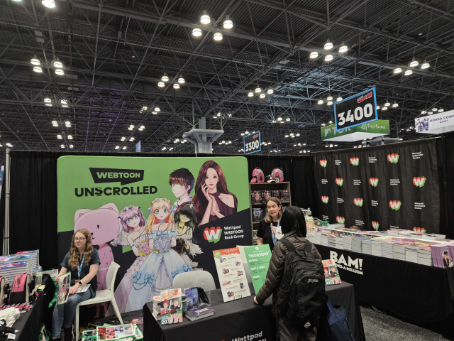 네이버웹툰 모회사 웹툰 엔터테인먼트가 17~20일(현지시간) 뉴욕에서 열린 NYCC 2024에 참가했다. 웹툰 엔터 자회사인 왓패드 웹툰 스튜디오 단행본 부스 전경 [ⓒ 네이버웹툰]