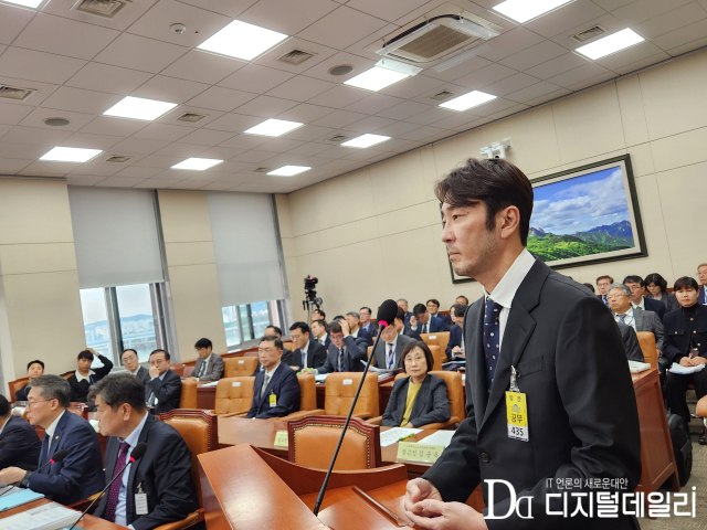 크래프톤 김창한 대표가 10월25일 환노위 국정감사에 증인으로 출석했다.