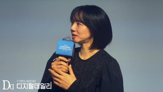 '파인: 촌뜨기들'에 출연하는 배우 임수정이 21일 싱가포르 마리나 베이 샌즈에서 열린 '디즈니 쇼케이스 2024' 현장에서 소감을 말하고 있다. [ⓒ 디지털데일리]