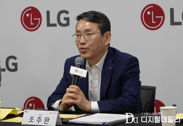 7일(현지시간) 미국 라스베이거스에서 열린 CES 2025 기자간담회에서 발언 중인 조주완 LG전자 CEO.