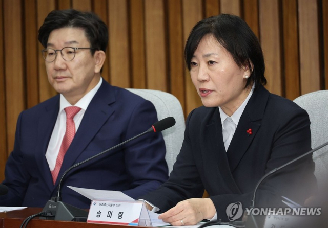 송미령 농림축산식품부 장관이 9일 오전 서울 여의도 국회에서 열린 설 성수품 가격안정 및 소비진작을 위한 당정협의회에서 발언하고 있다. 2025.1.9 [ⓒ 연합뉴스]